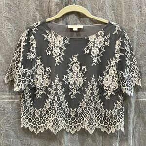 Erin Featherston gray and off white lace overlay cropped blouse size 4